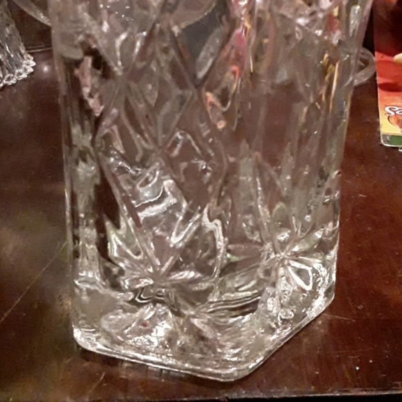 VASE--  CLEAR GLASS   8.5" TALL. - Picture 2 of 5